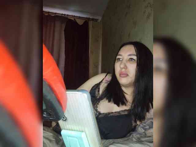 Hotmadamxl webcam