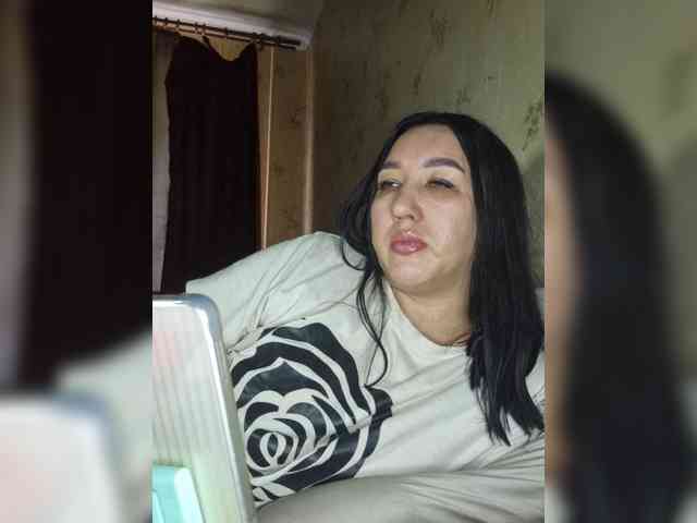 Hotmadamxl webcam