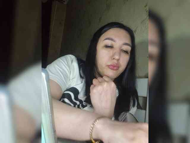 Hotmadamxl webcam
