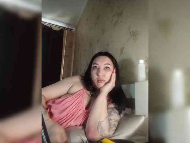 Hotmadamxl webcam