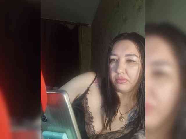 Hotmadamxl webcam