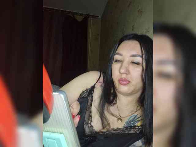 Hotmadamxl webcam
