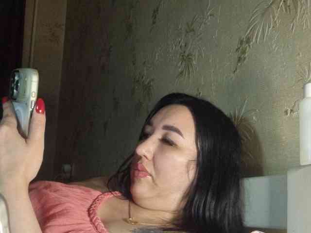 Hotmadamxl webcam