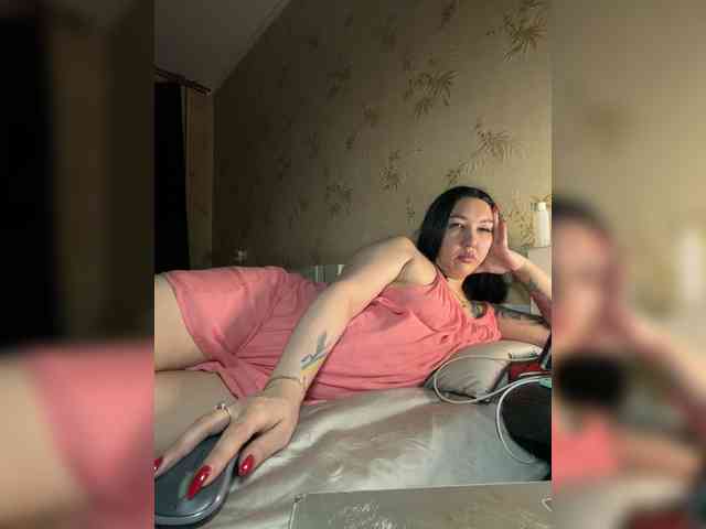 Hotmadamxl webcam