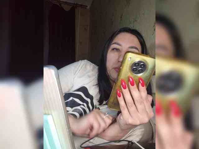 Hotmadamxl webcam