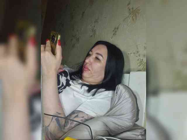 Hotmadamxl webcam