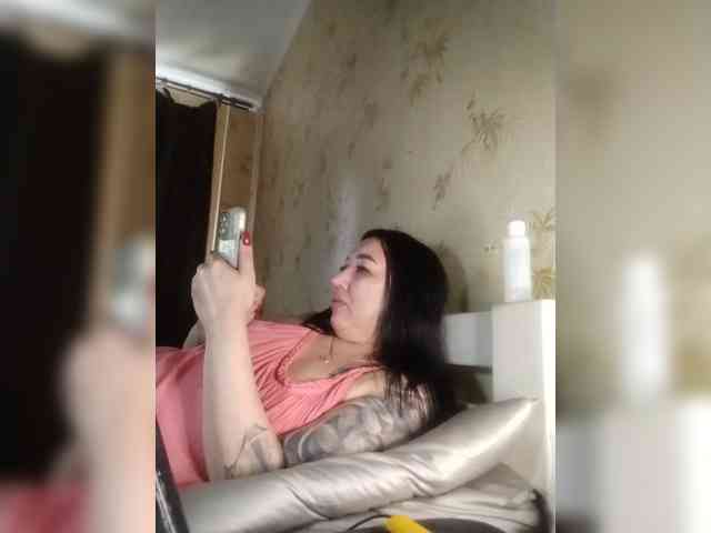 Hotmadamxl webcam