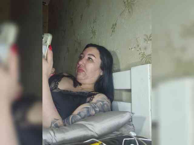 Hotmadamxl webcam