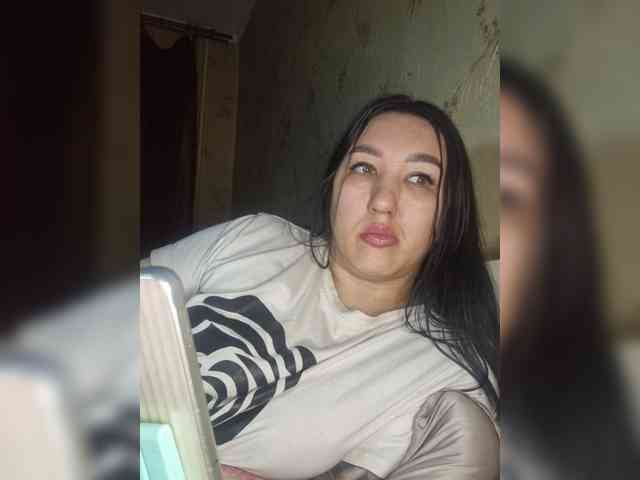 Hotmadamxl webcam