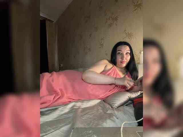 Hotmadamxl webcam