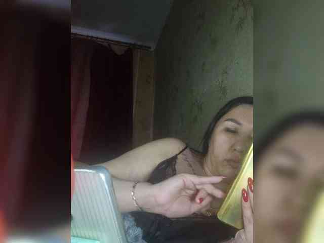 Hotmadamxl webcam