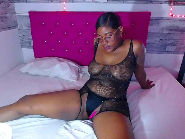 Pleassing-Neiighbor live cam on BongaCams