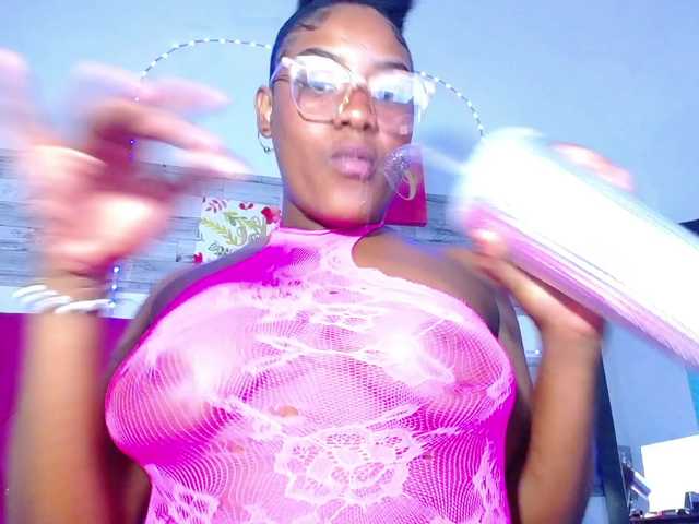 Pleassing-Neiighbor live cam on BongaCams
