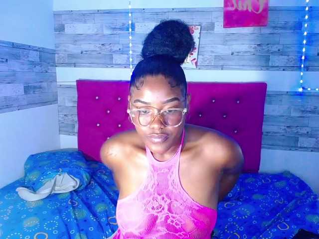 Pleassing-Neiighbor live cam on BongaCams