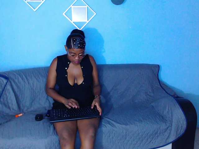 Pleassing-Neiighbor live cam on BongaCams