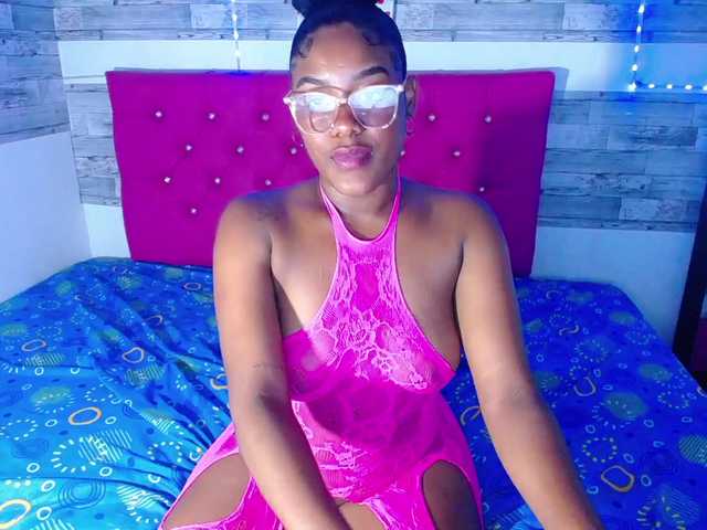 Pleassing-Neiighbor live cam on BongaCams
