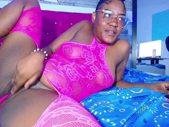 Pleassing-Neiighbor live cam on BongaCams