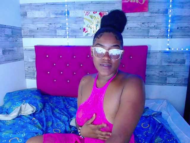 Pleassing-Neiighbor live cam on BongaCams