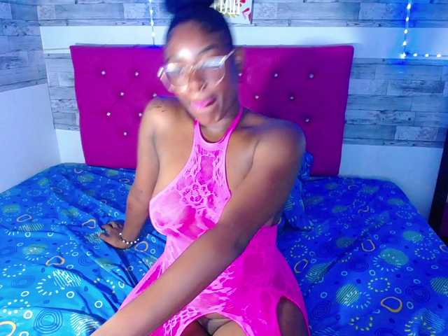 Pleassing-Neiighbor live cam on BongaCams