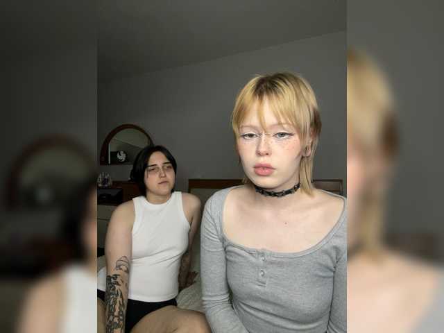 AliceAndMia live cam on BongaCams