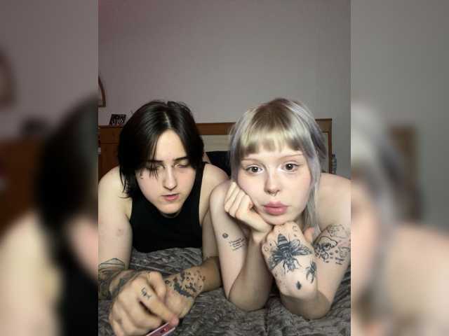AliceAndMia live cam on BongaCams