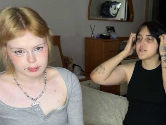AliceAndMia live cam on BongaCams