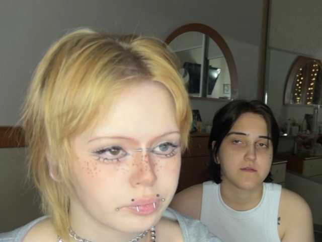 AliceAndMia live cam on BongaCams