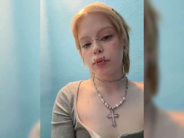 AliceAndMia live cam on BongaCams