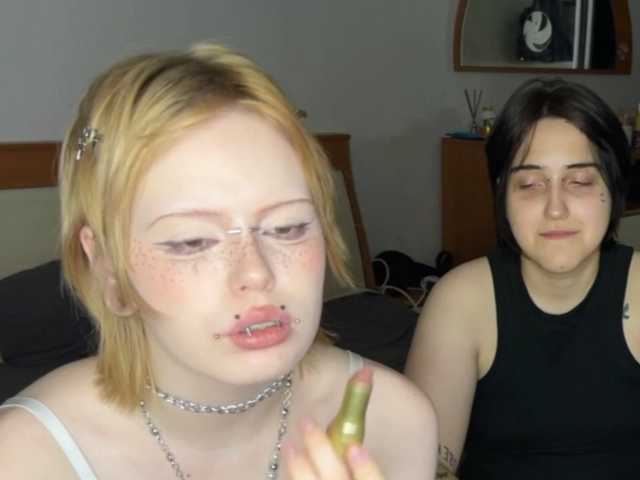 AliceAndMia live cam on BongaCams