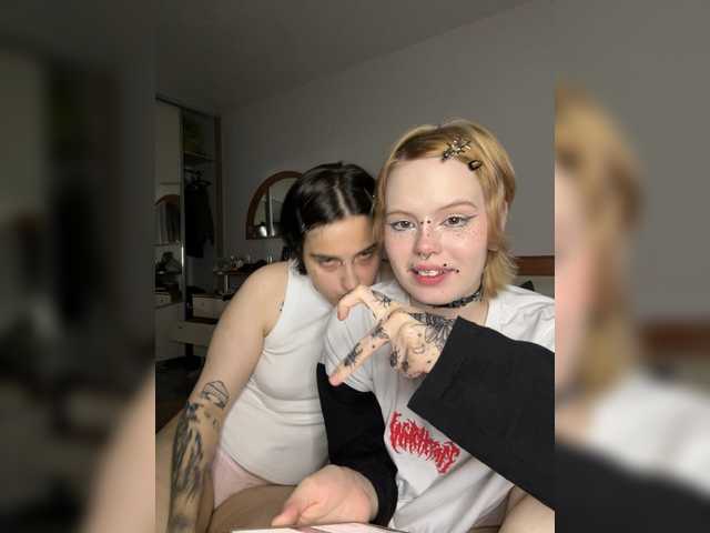 AliceAndMia live cam on BongaCams