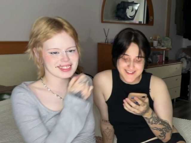 AliceAndMia live cam on BongaCams