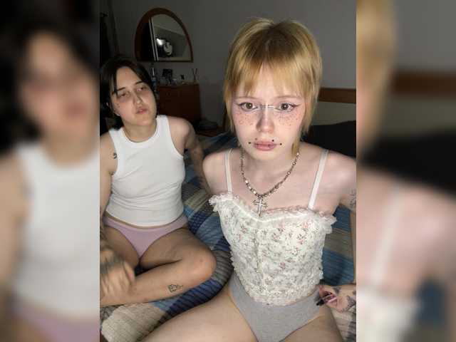 AliceAndMia live cam on BongaCams