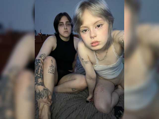 AliceAndMia live cam on BongaCams