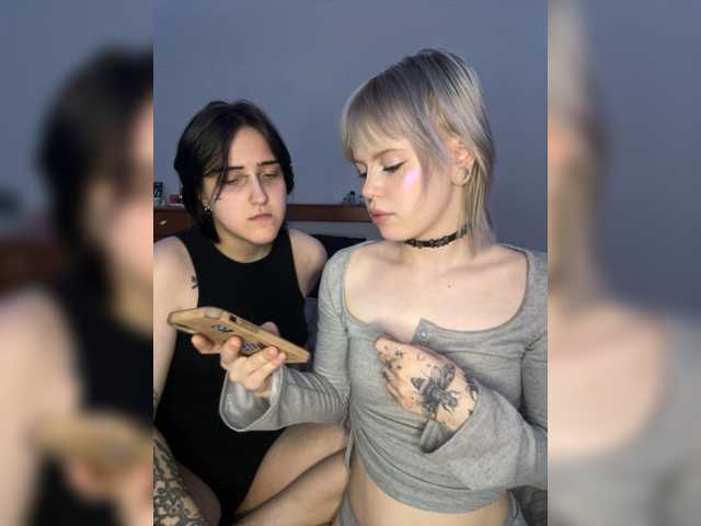 AliceAndMia live cam on BongaCams