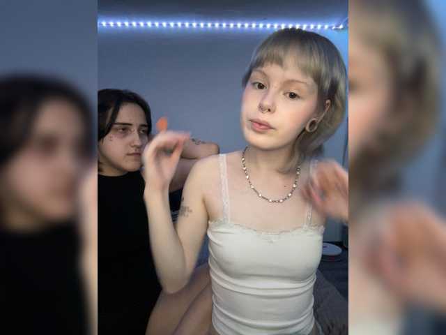 AliceAndMia live cam on BongaCams