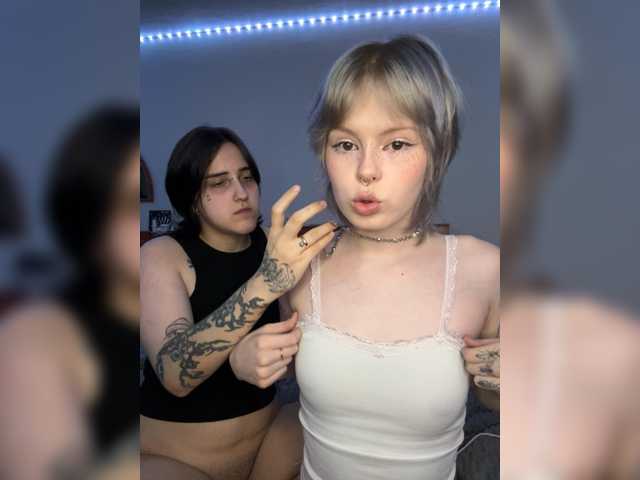AliceAndMia live cam on BongaCams