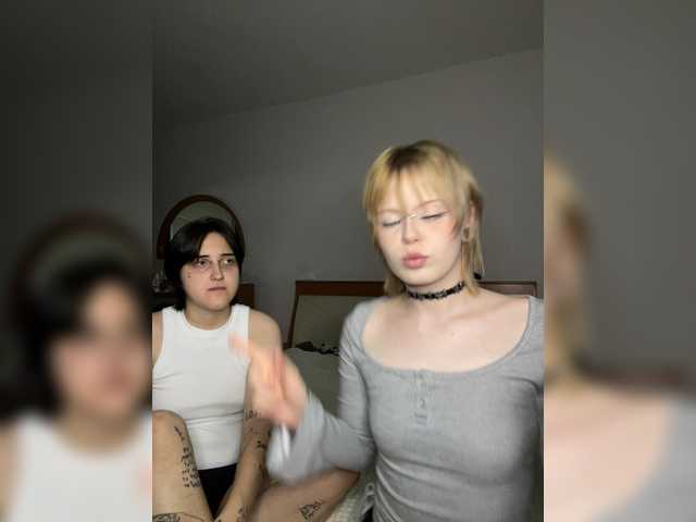 AliceAndMia live cam on BongaCams