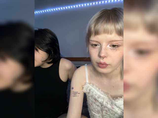 AliceAndMia live cam on BongaCams