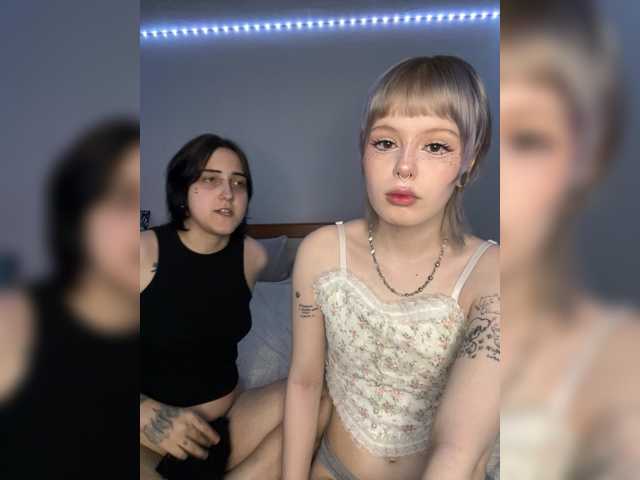 AliceAndMia live cam