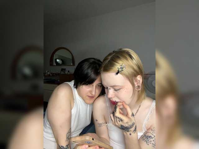 AliceAndMia live cam on BongaCams