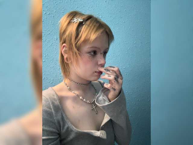 AliceAndMia live cam on BongaCams