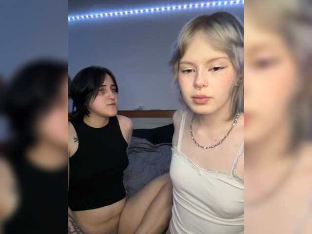 AliceAndMia live cam on BongaCams