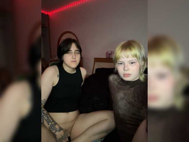 AliceAndMia live cam on BongaCams