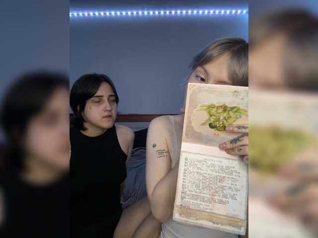 AliceAndMia live cam on BongaCams