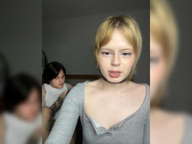 AliceAndMia live cam on BongaCams