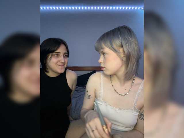 AliceAndMia live cam on BongaCams