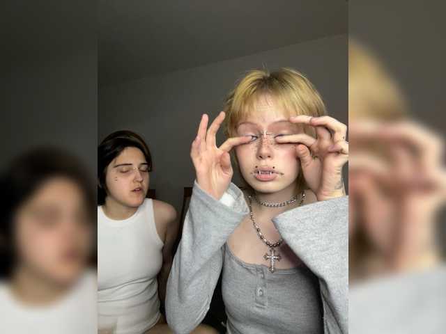 AliceAndMia live cam on BongaCams