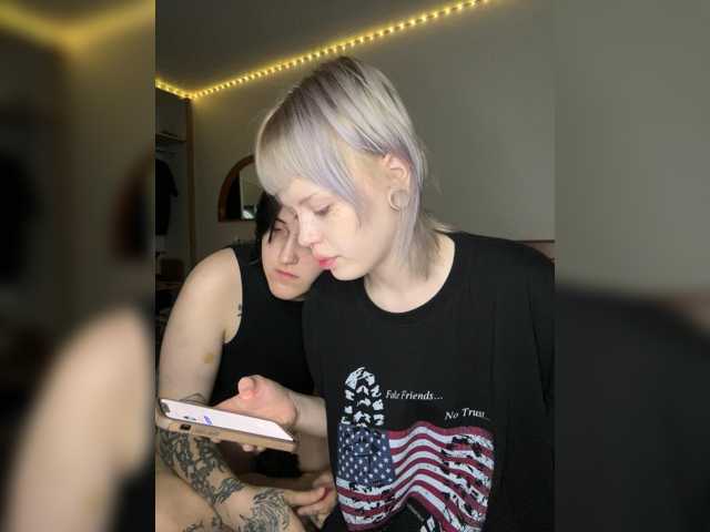 AliceAndMia live cam on BongaCams