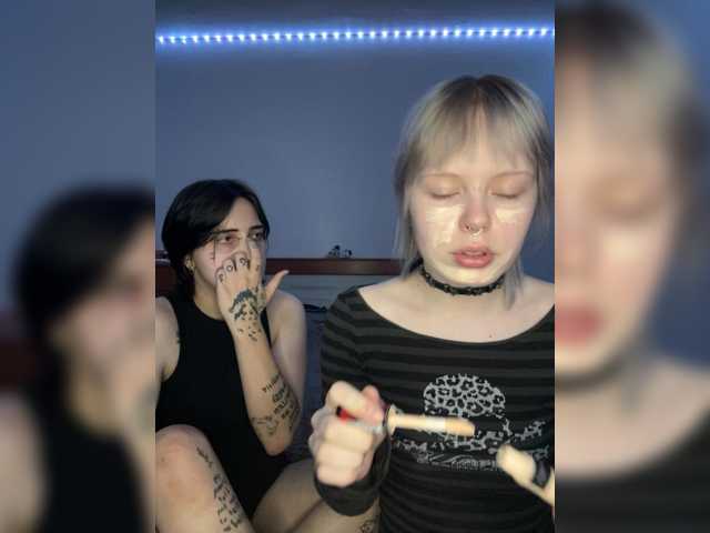 AliceAndMia live cam on BongaCams