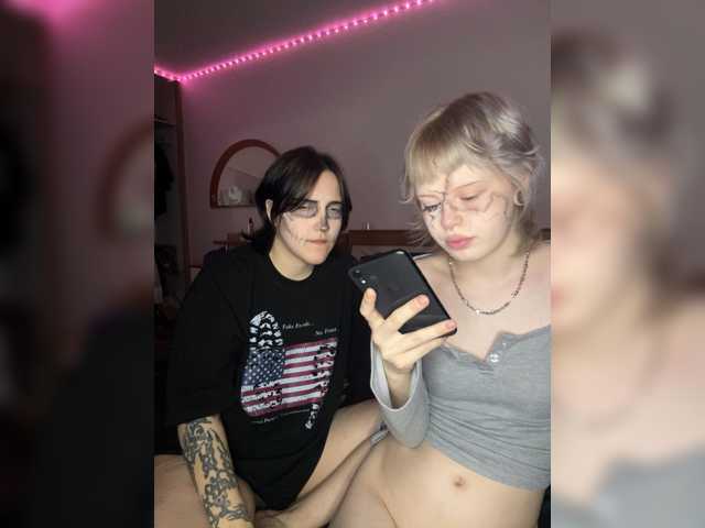 AliceAndMia live cam on BongaCams